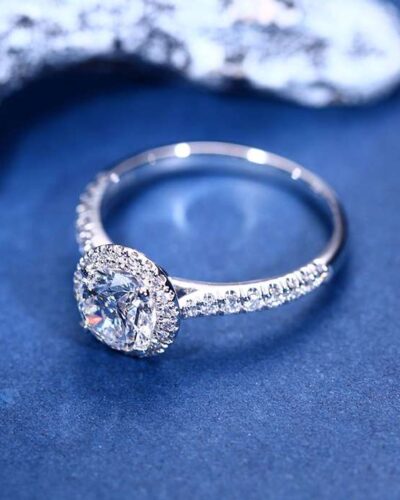 Vaihtoehtoinen näkymä Round Man Made Diamond Rings for Engagement:stä