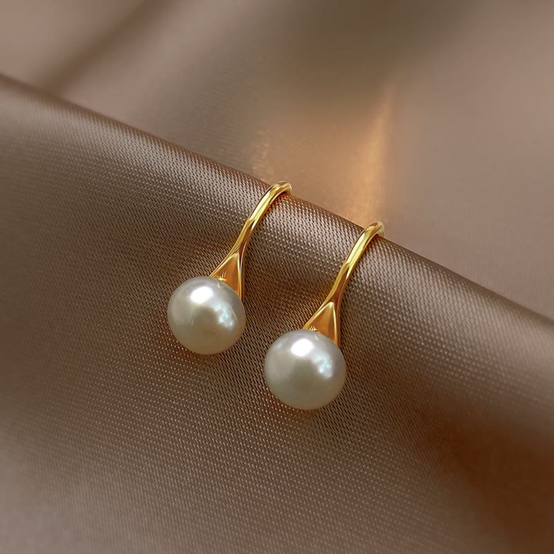 Simple Gold Freshwater Everyday Pearl Earrings Hooks