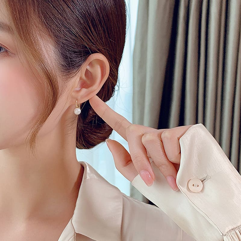 Simple Gold Freshwater Everyday Pearl Earrings Hooks