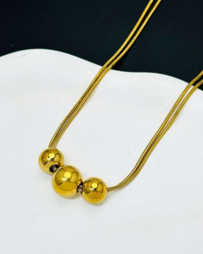 Alternative Ansicht von Triple Lucky Bead Gold Plated Stainless Steel Ball Necklace