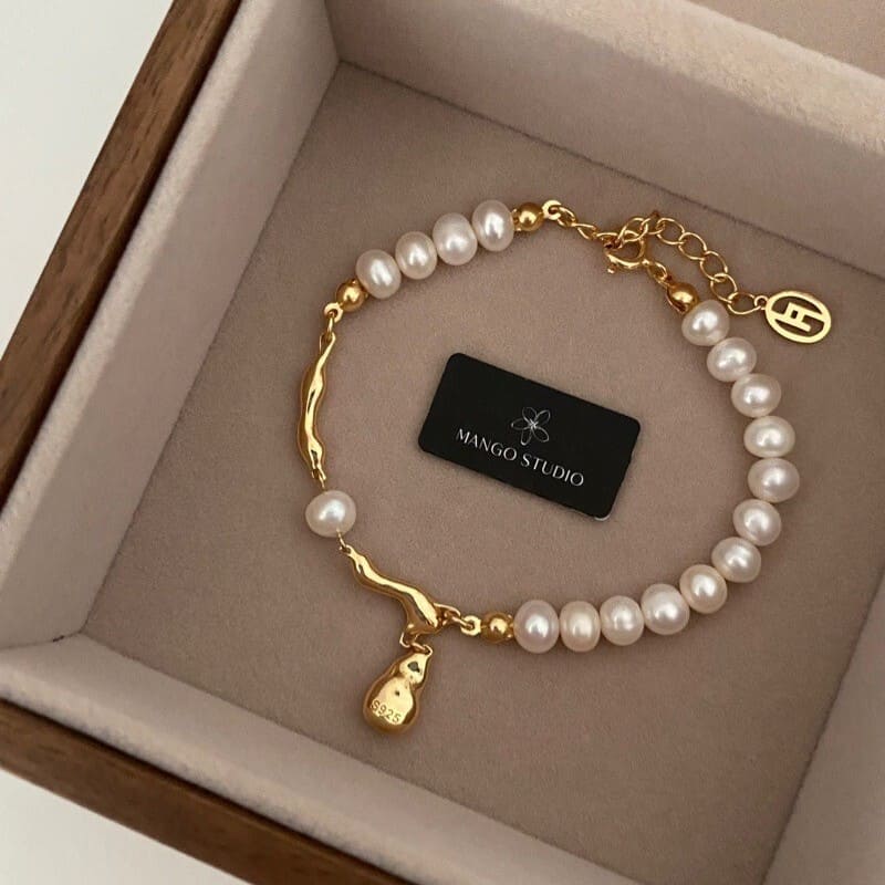 Unique Pearl Bracelet Designs with Waterdrop Pendant