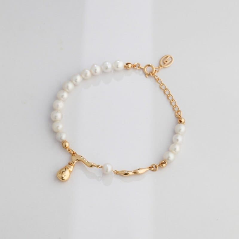 Unique Pearl Bracelet Designs with Waterdrop Pendant