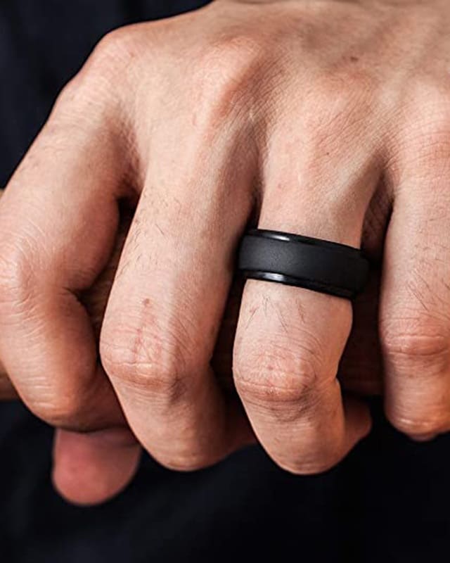 Versatile Minimalist Men's Black Stainless Steel Ring