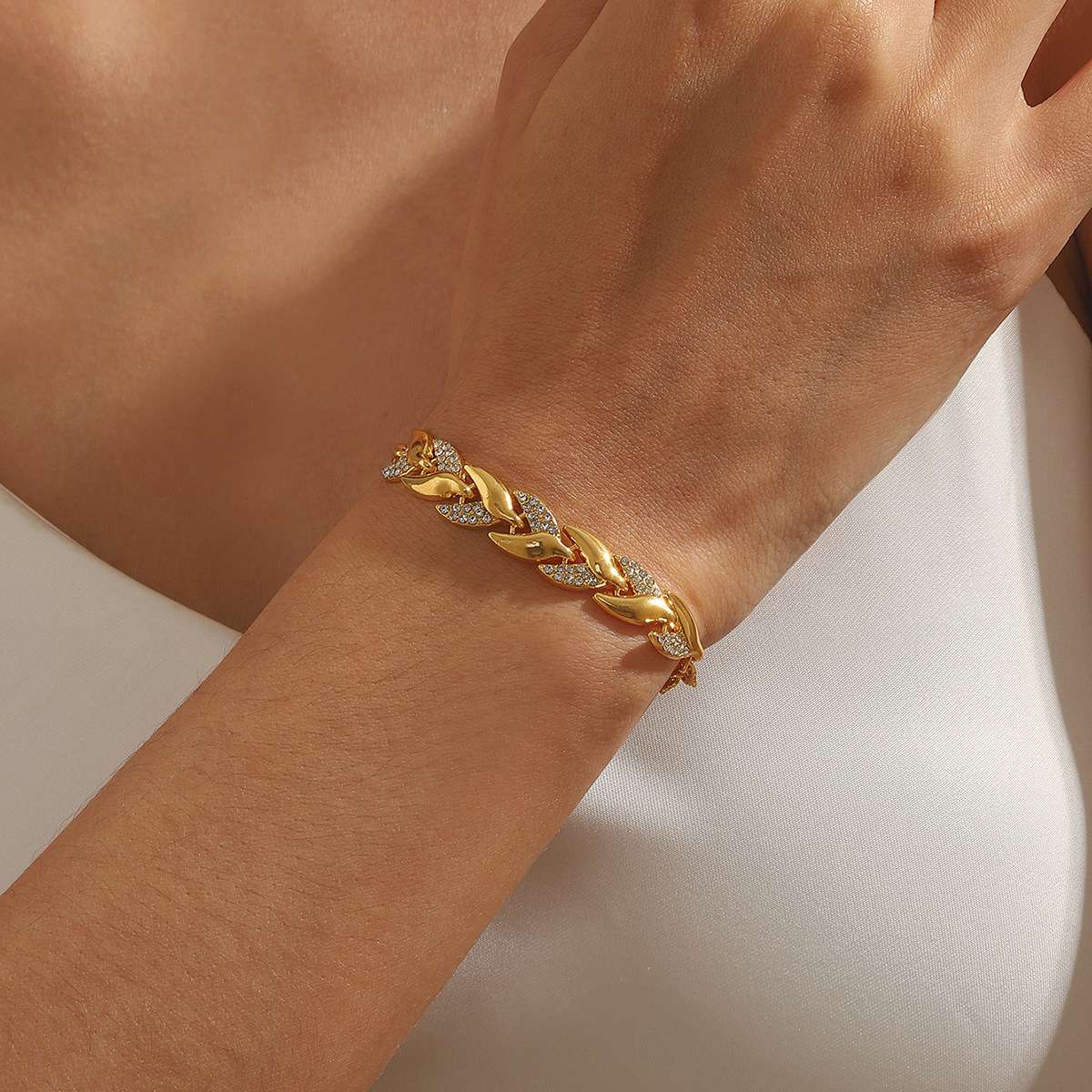 Vintage Bracelets with Mermaid Tail Design - Afbeelding 3