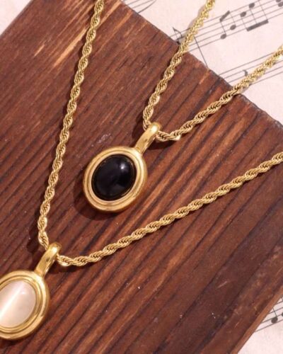 Vue alternative de Vintage Pendant Necklace with Stainless Steel Chain