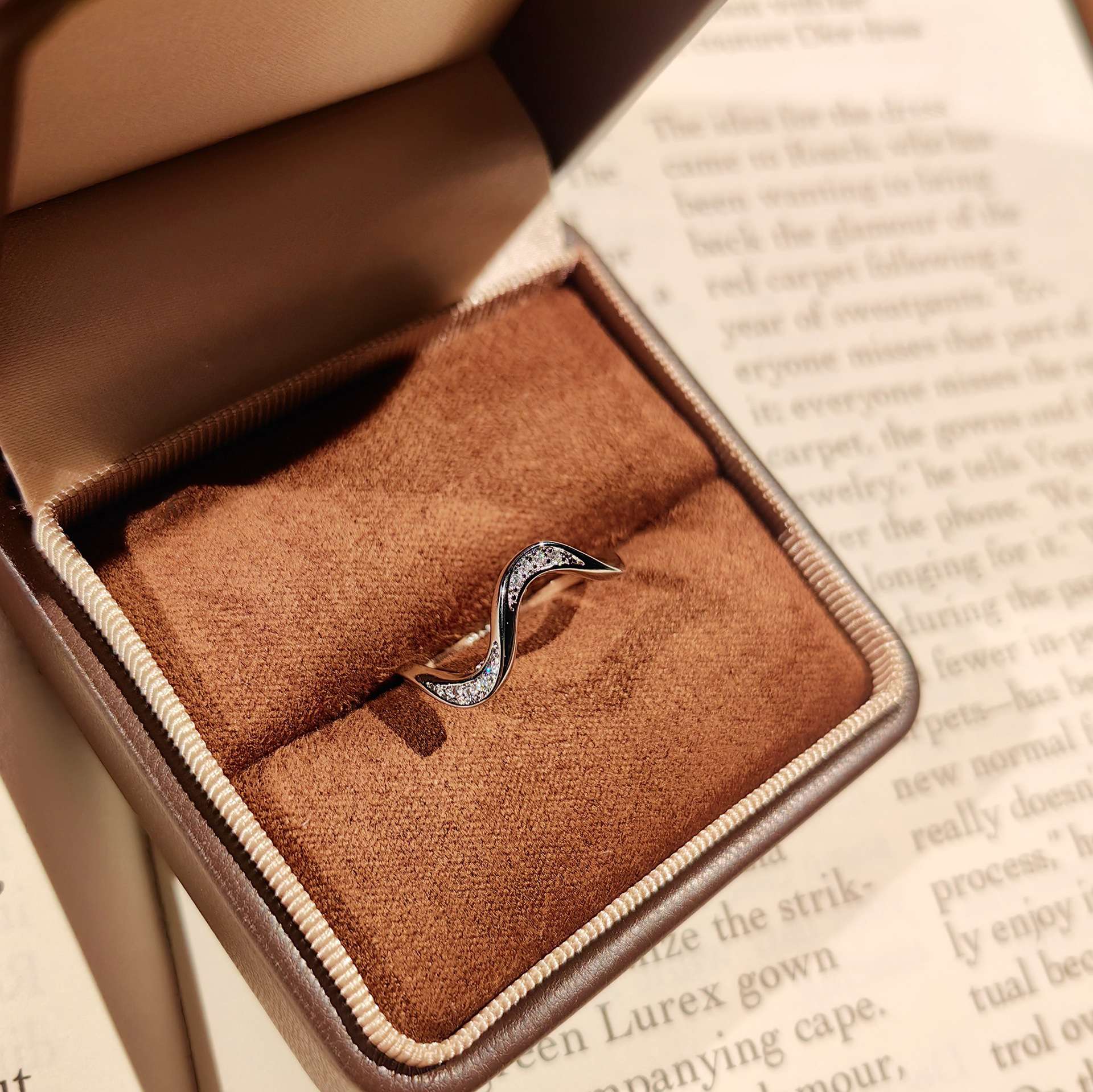 Womens Copper Ring with Wave Design Wholesale - Obrázek 3