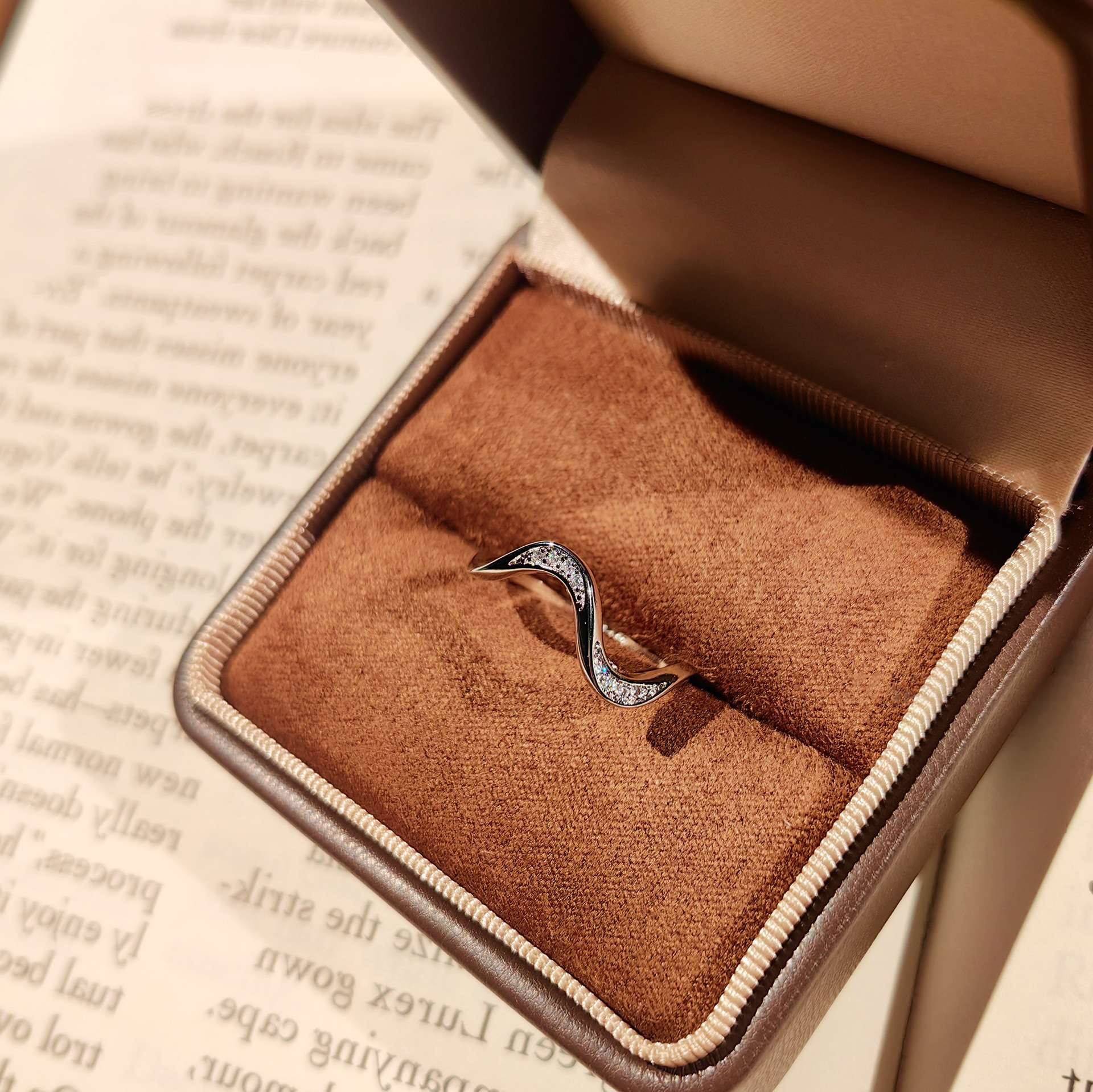 Womens Copper Ring with Wave Design Wholesale - Obrázek 4