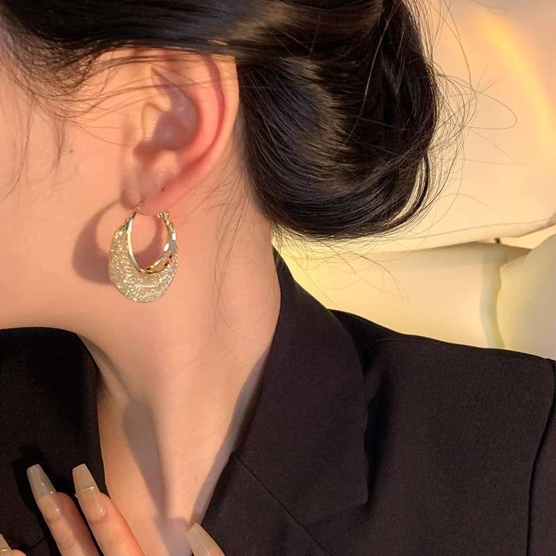 Zircon Earrings with Mesh Openwork Design - Kuva 3